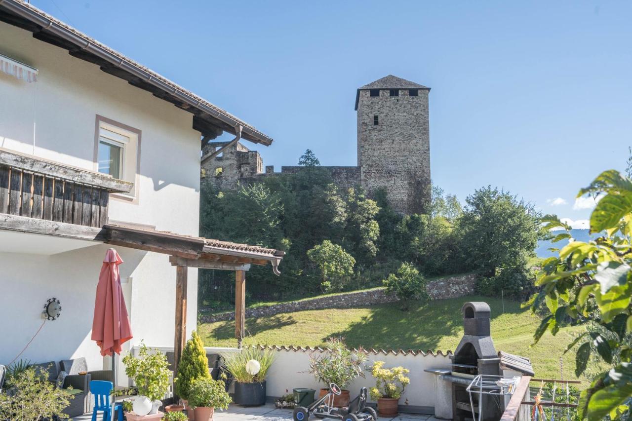 Ferienwohnung Bergblick-Schlosshof Vollan Exterior photo