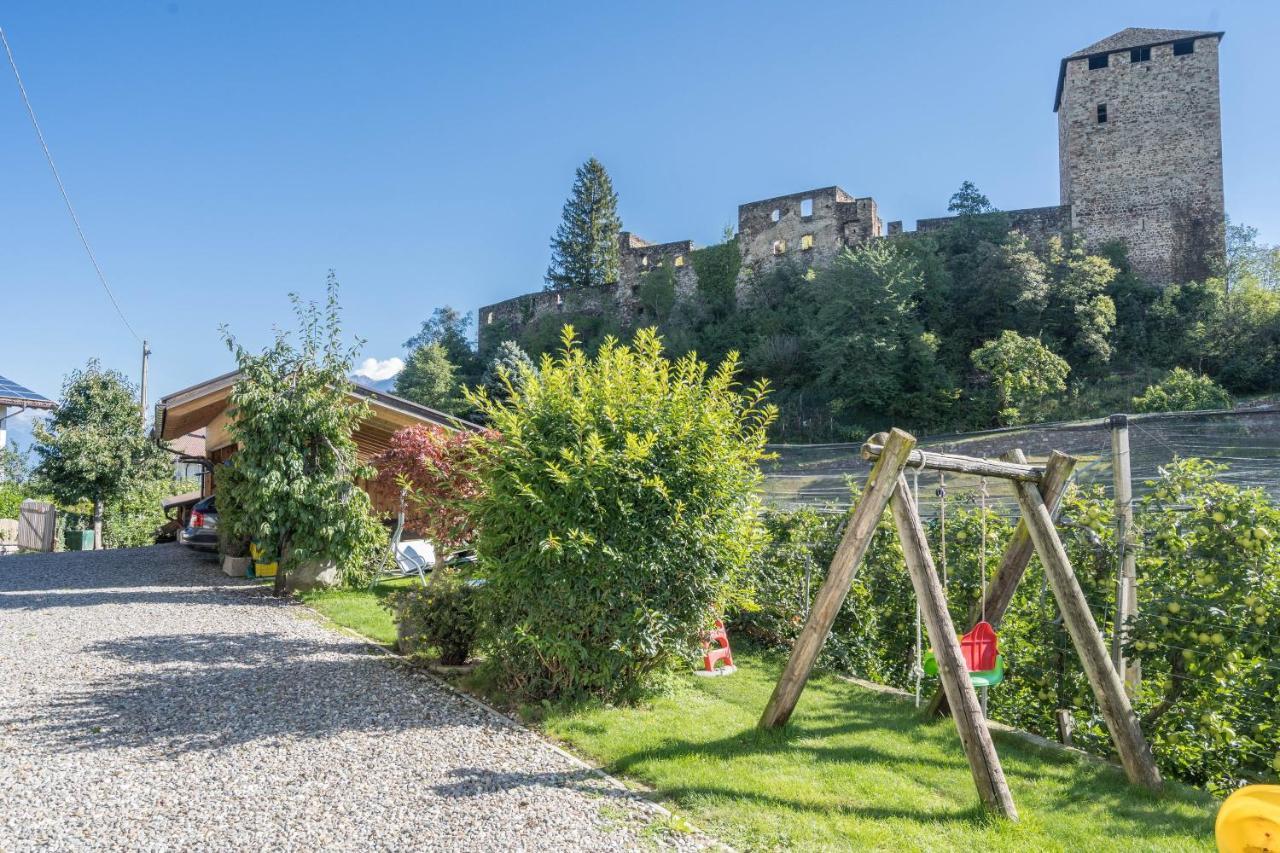 Ferienwohnung Bergblick-Schlosshof Vollan Exterior photo